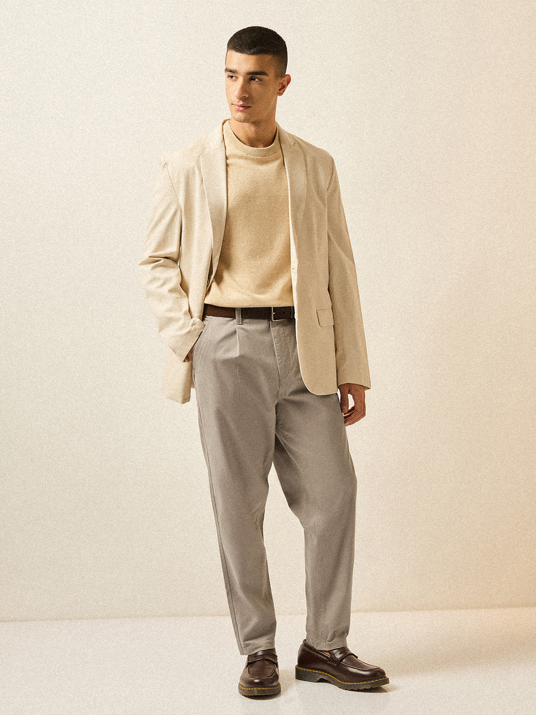Men Beige Solid Cropped Carrot Fit Casual Chino Trouser - Image 4