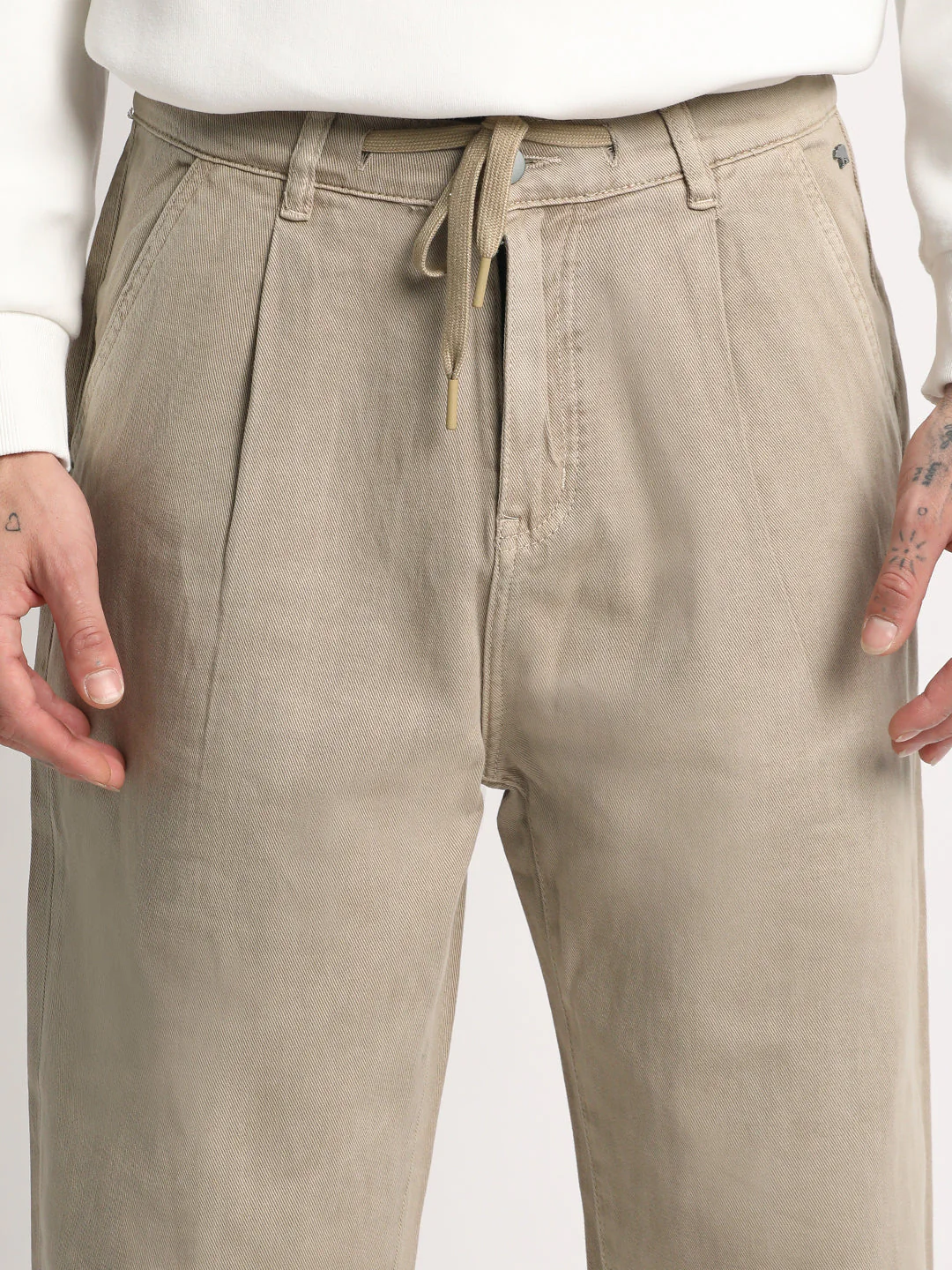 Men Beige Solid Mid Rise Relaxed Fit Jean - Image 6