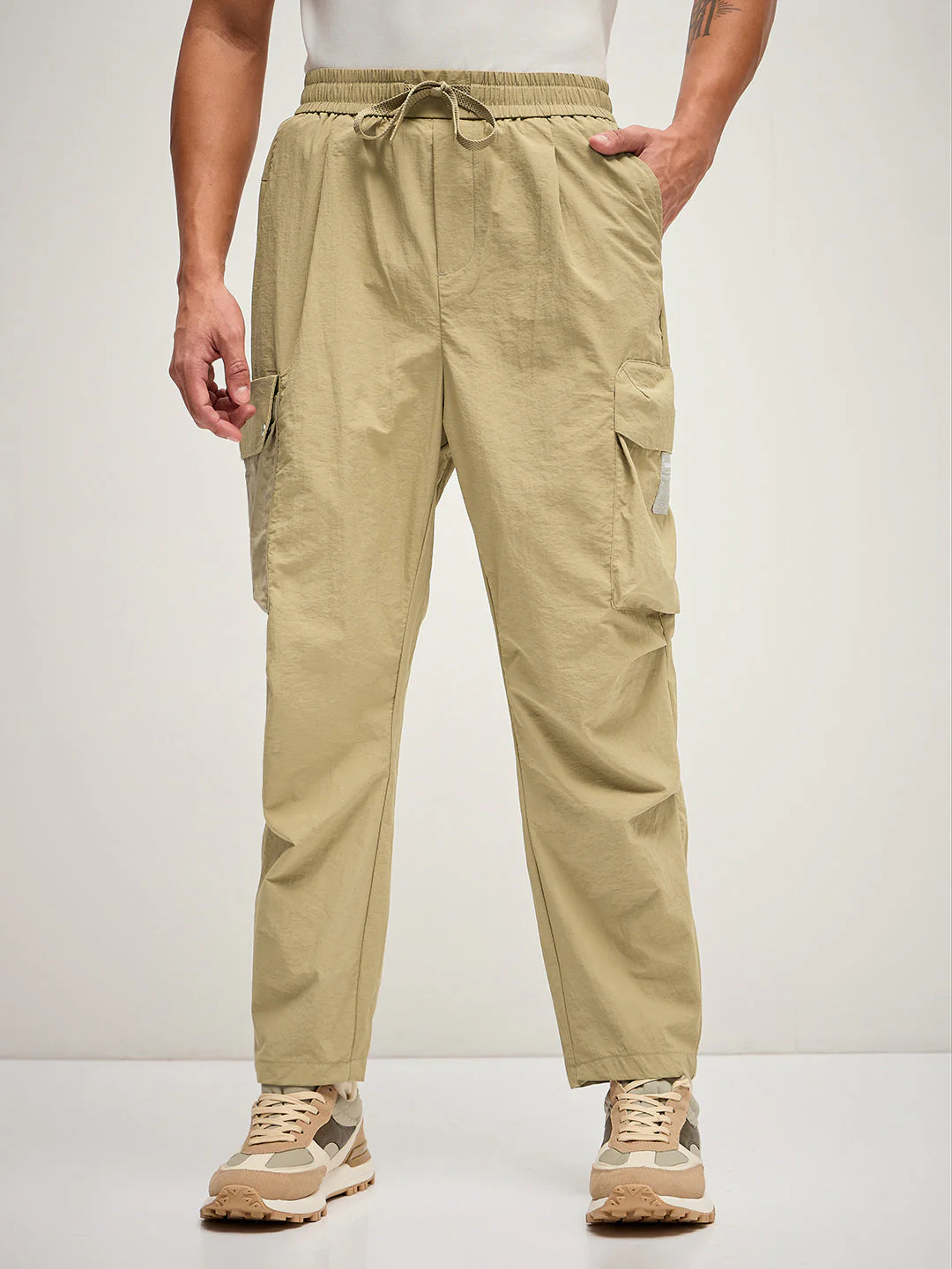 Men Beige Solid Regular Fit Cargo Pant