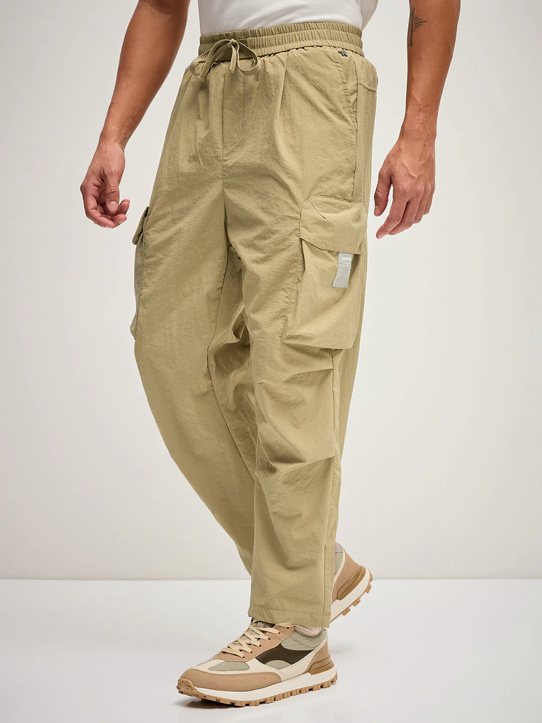 Men Beige Solid Regular Fit Cargo Pant - Image 3
