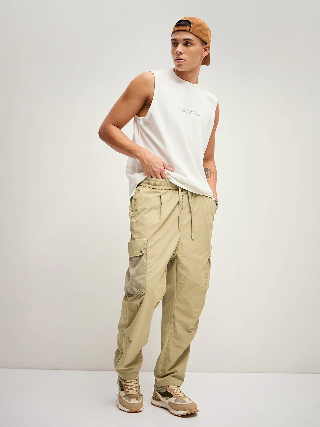 Men Beige Solid Regular Fit Cargo Pant - Image 4