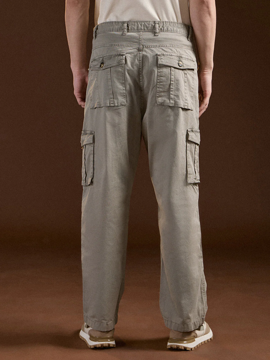 Men Beige Solid Straight Fit Cargo Pant - Image 2