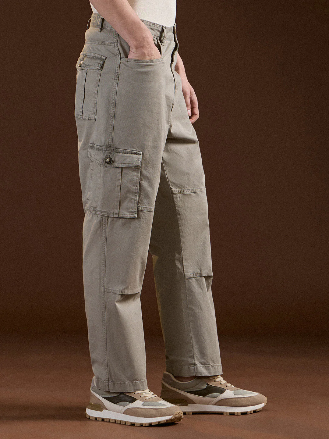 Men Beige Solid Straight Fit Cargo Pant - Image 3