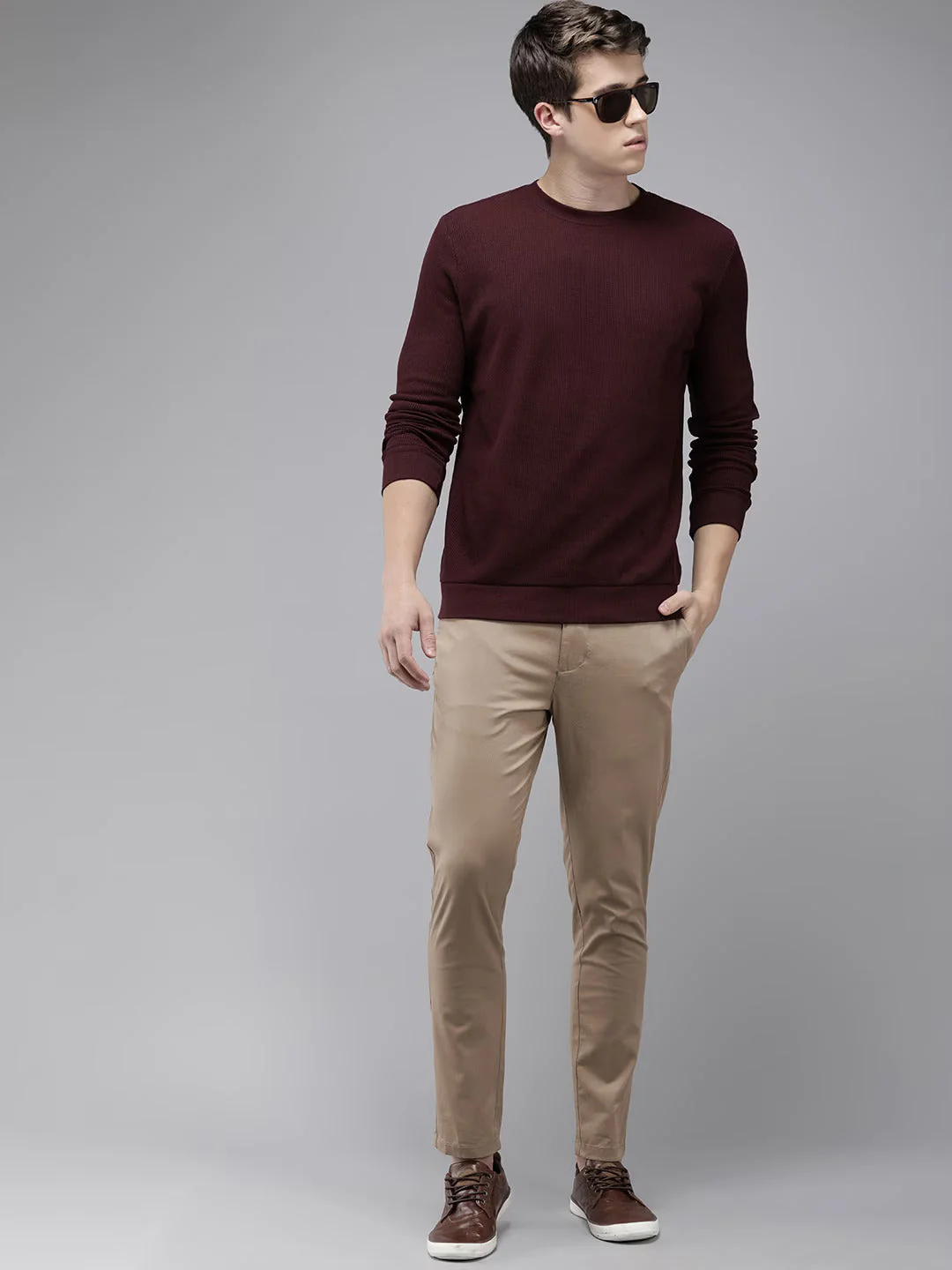 Men Beige Solid Tapered Fit Chinos Trousers - Image 4