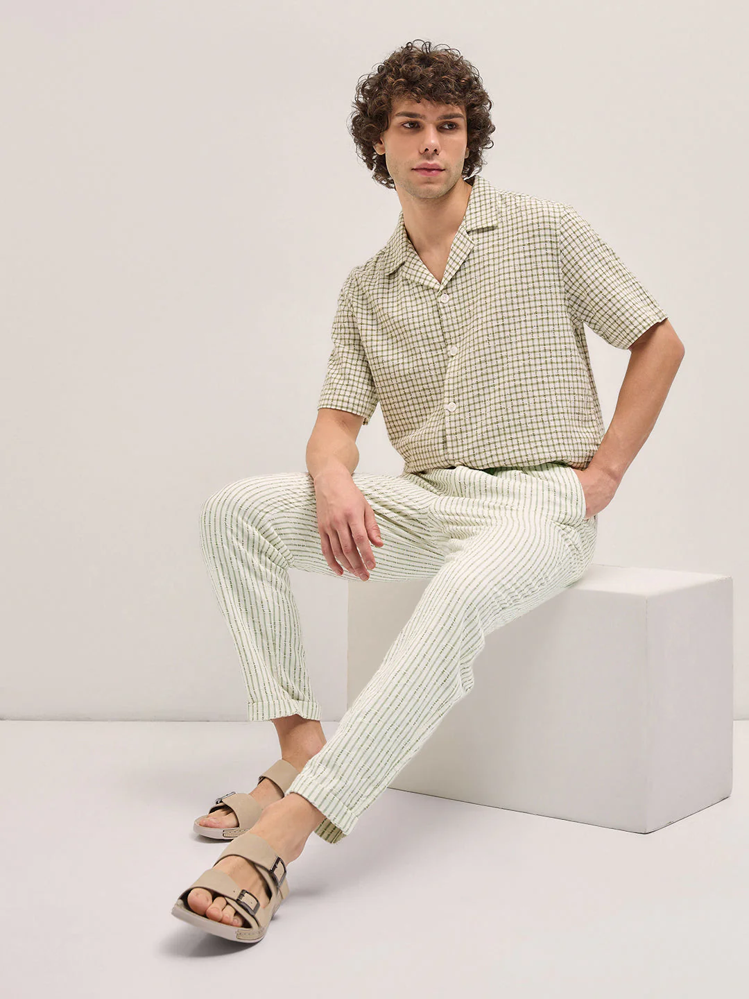 Men Beige Stripes Tapered Fit Elasticated Waist Casual Trouser - Image 4