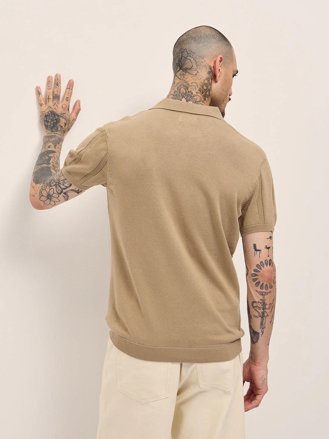 Men Beige Textured vertical knit stripes Slim Fit Polo - Image 2