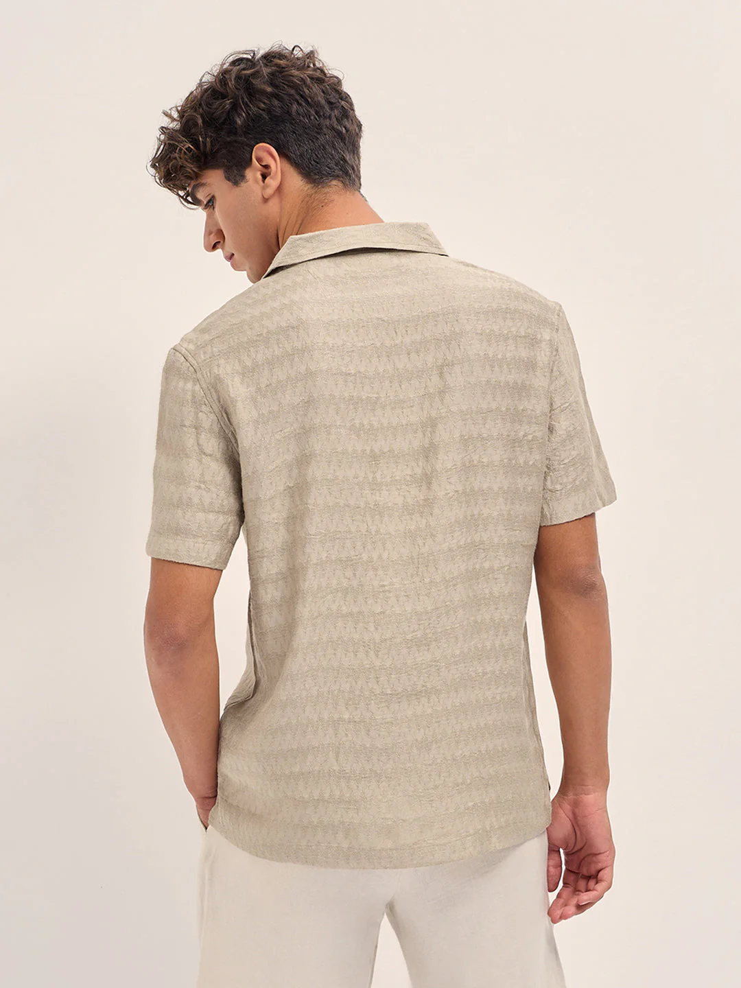 Men Beige Zigzag Textured Weave Relaxed Fit Half Sleeve Casual Shirt - Image 2