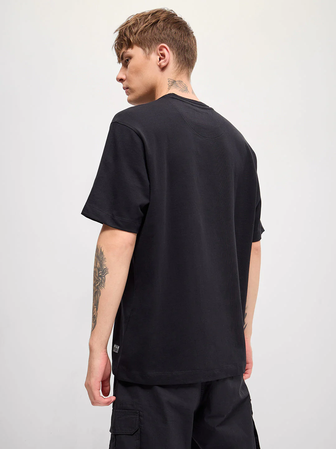 Men Black 3D Embossed Graphic print Crew Neck T-Shirt - Image 2