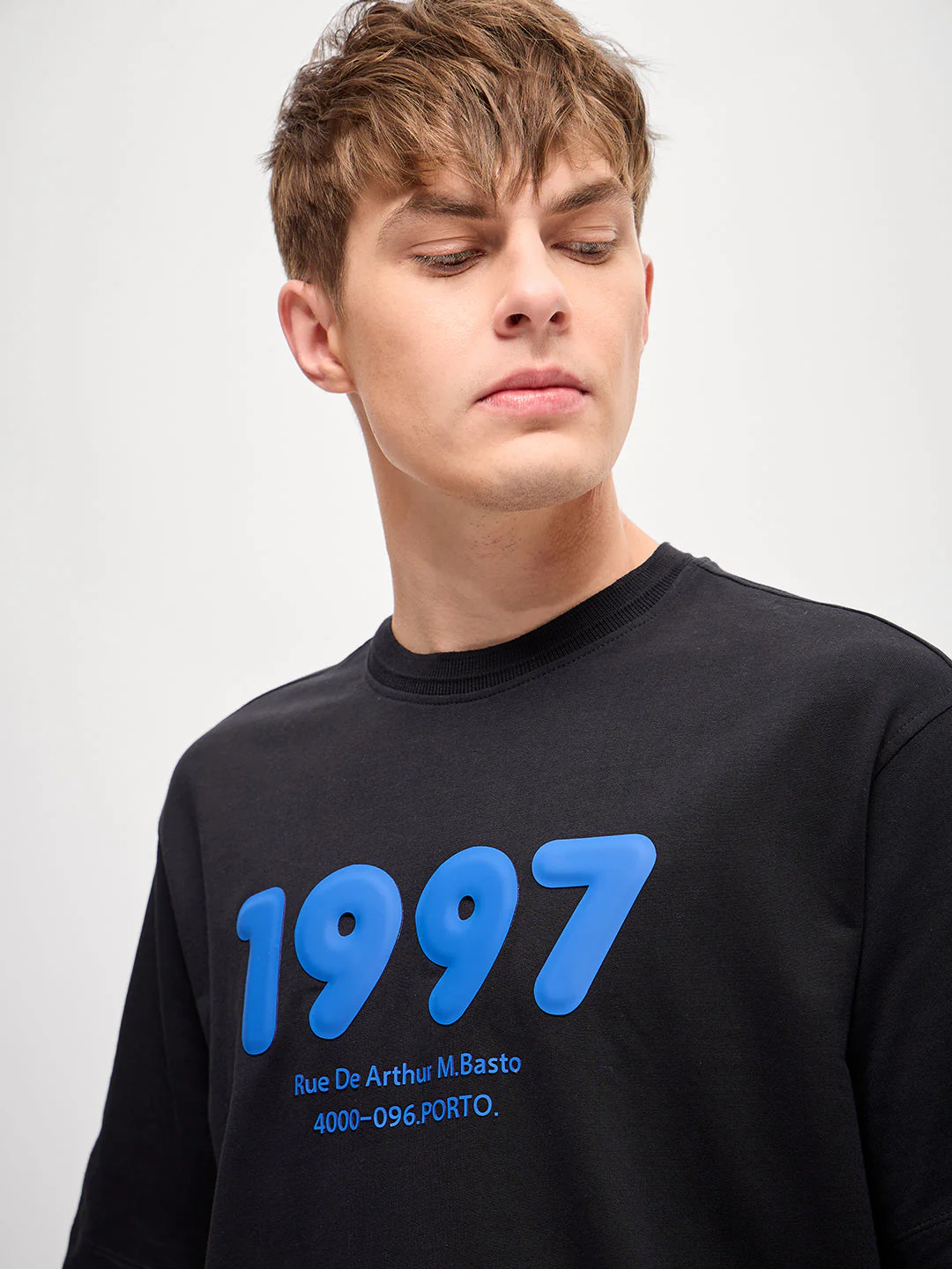 Men Black 3D Embossed Graphic print Crew Neck T-Shirt - Image 5