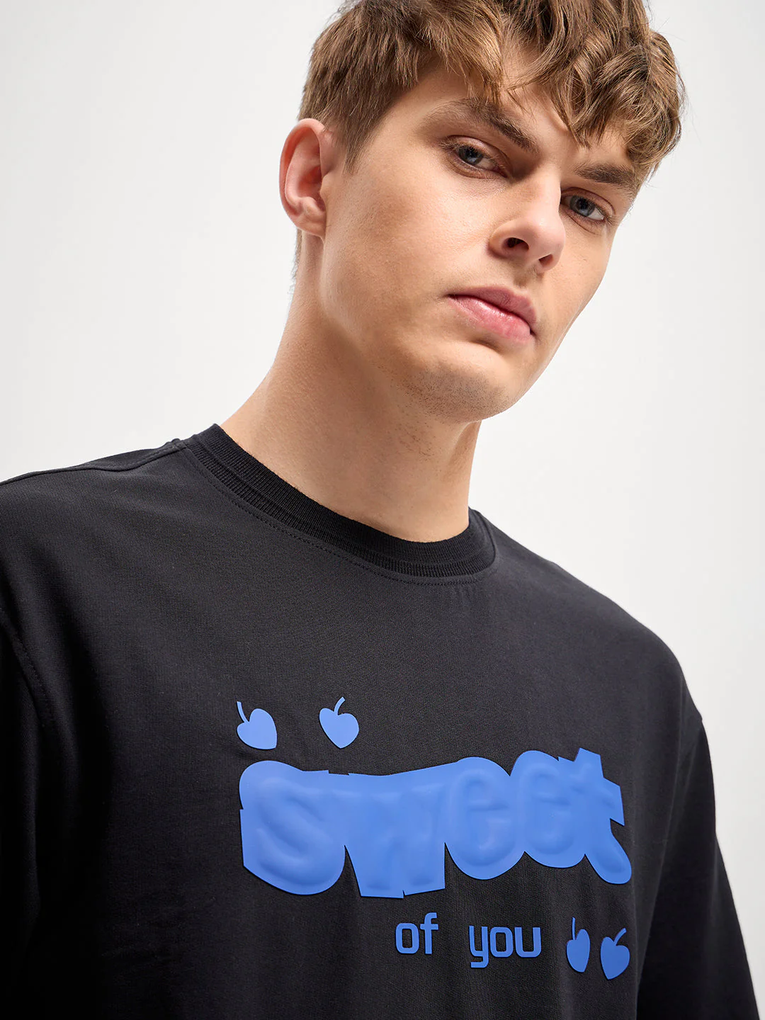 Men Black 3D Embossed Graphic print Crew Neck T-Shirt - Image 4