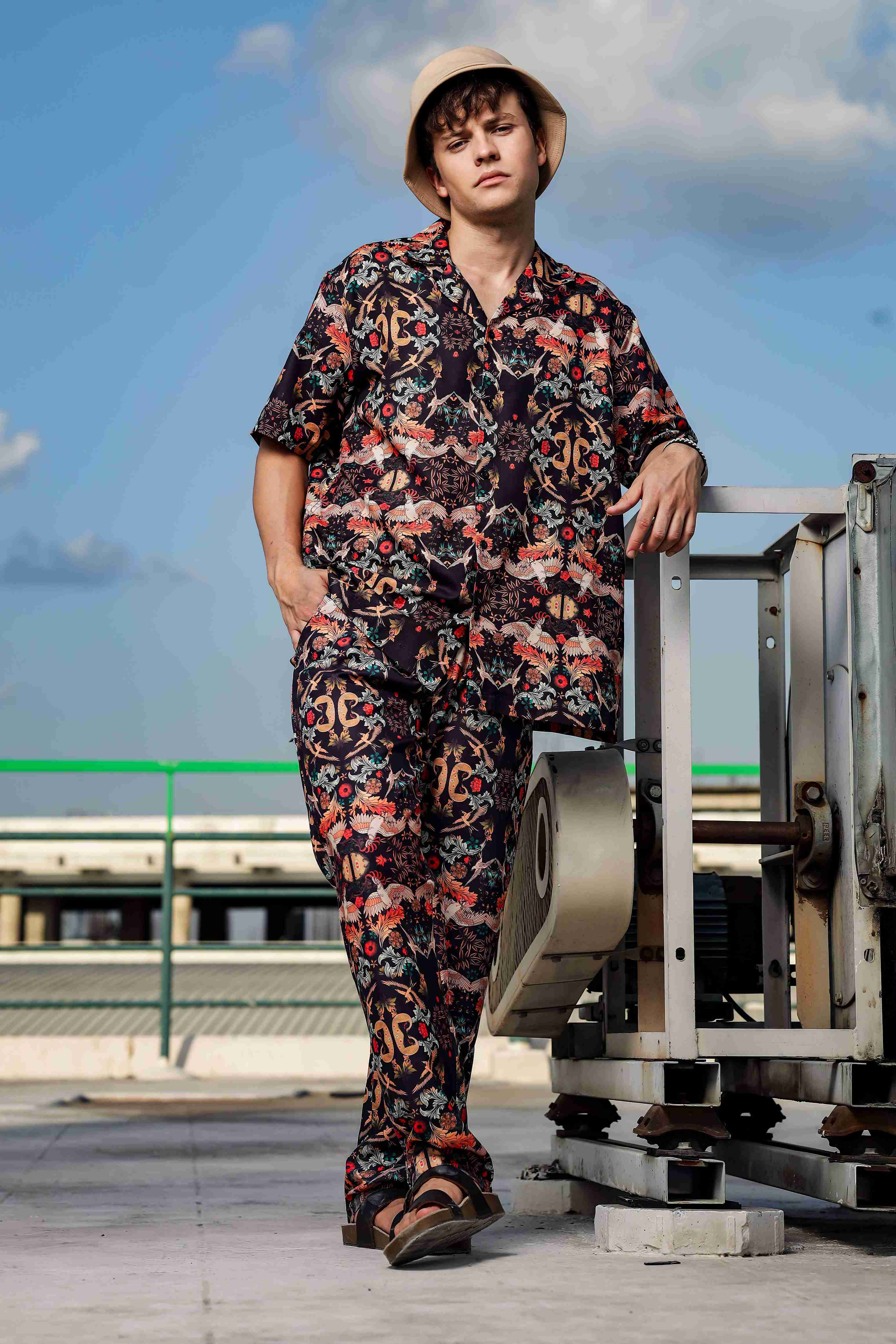 Men Black Abstract Print Pants - Image 5
