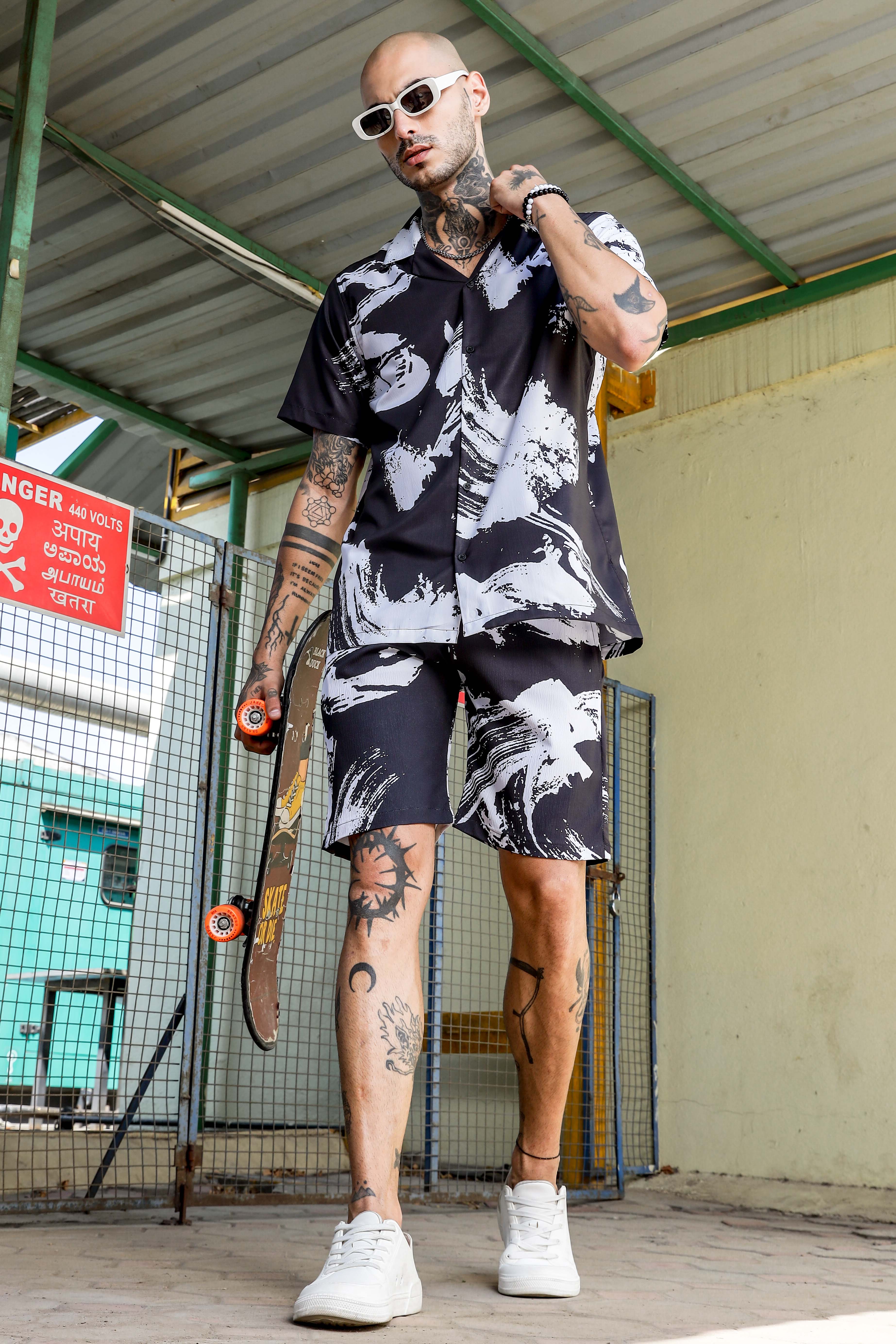 Men Black Abstract Print Shorts - Image 7