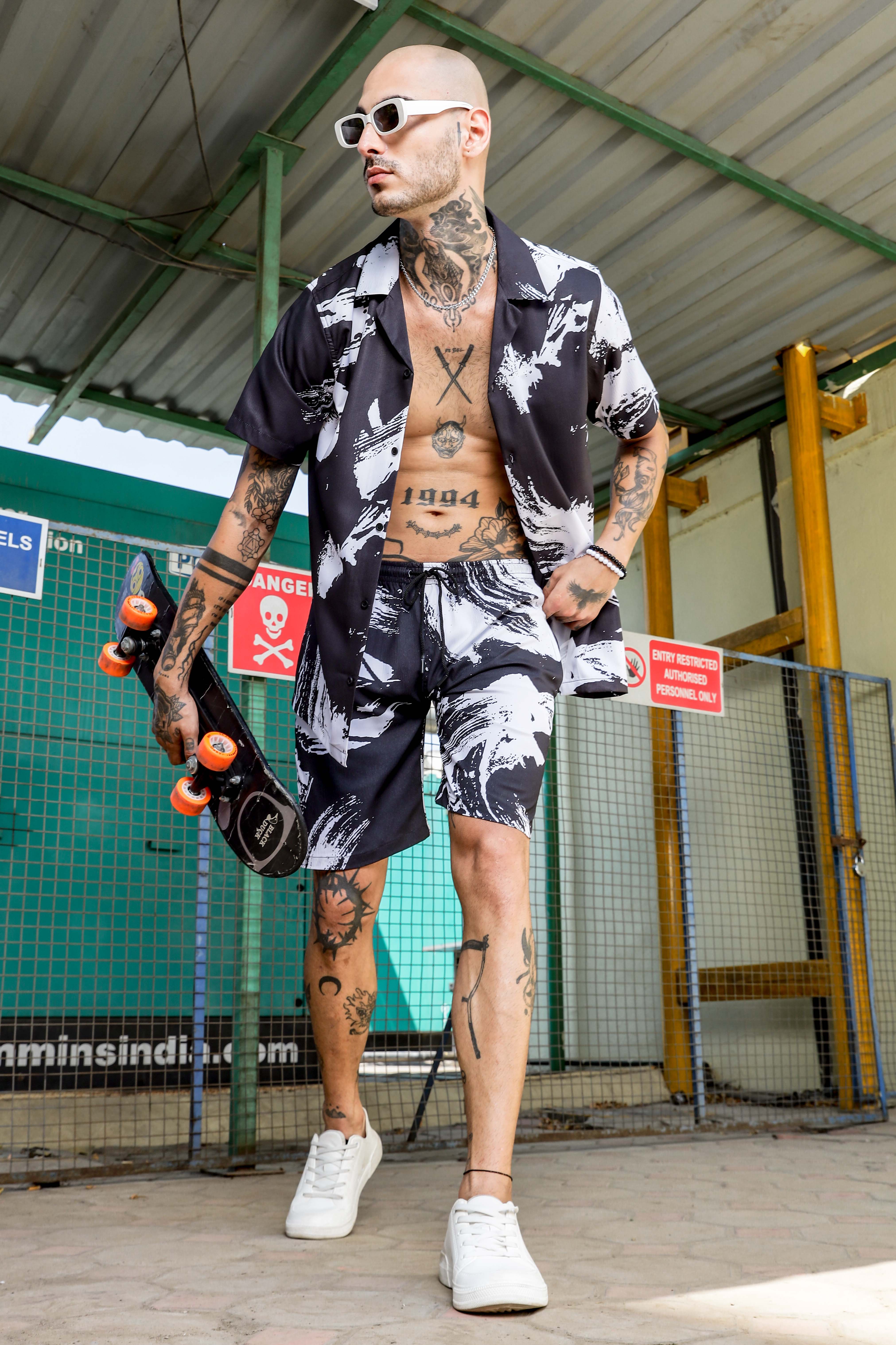 Men Black Abstract Print Shorts - Image 8