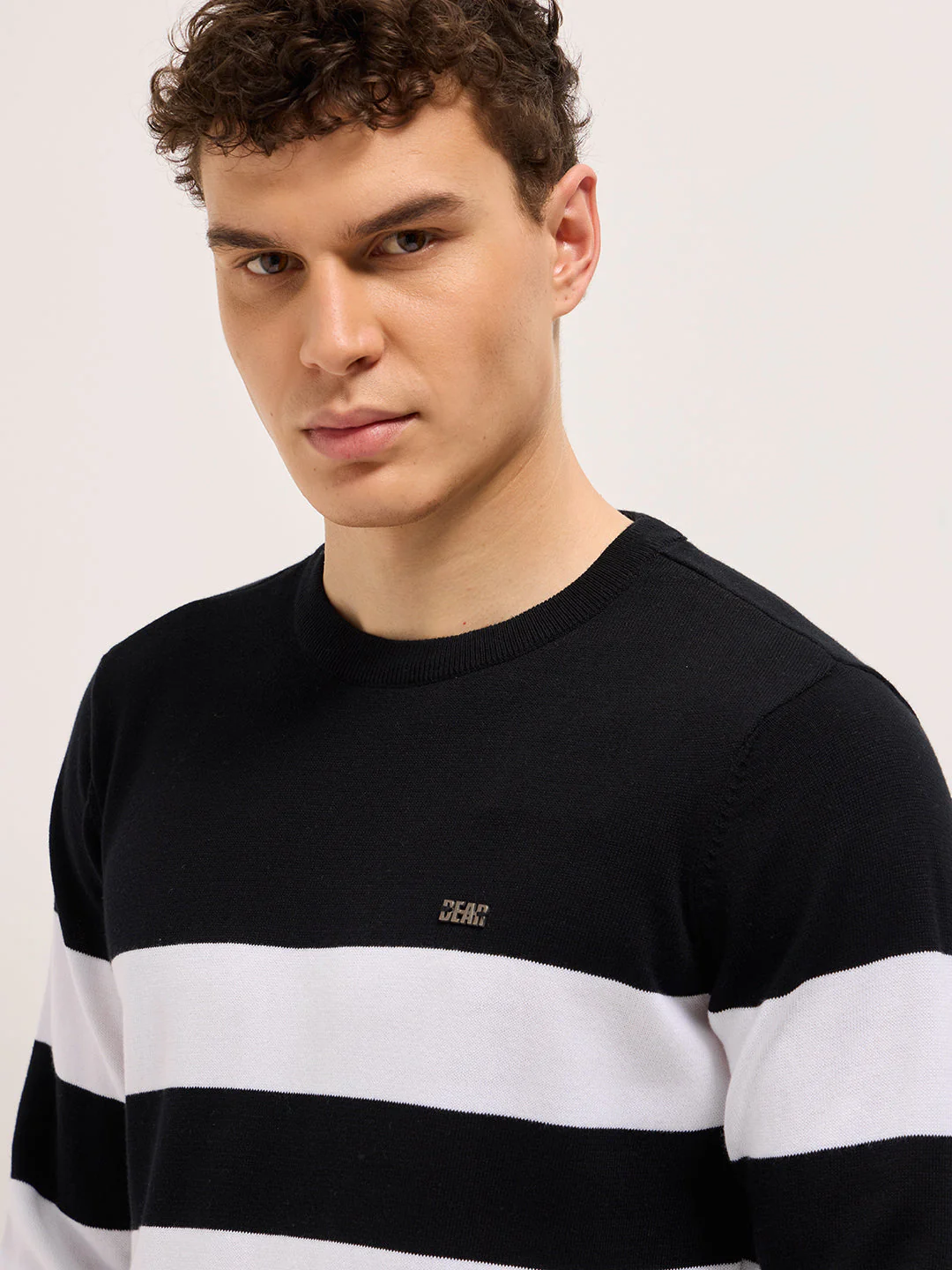 Men Black and White Flat Knit Striped Crew Neck T-Shirt - Image 5