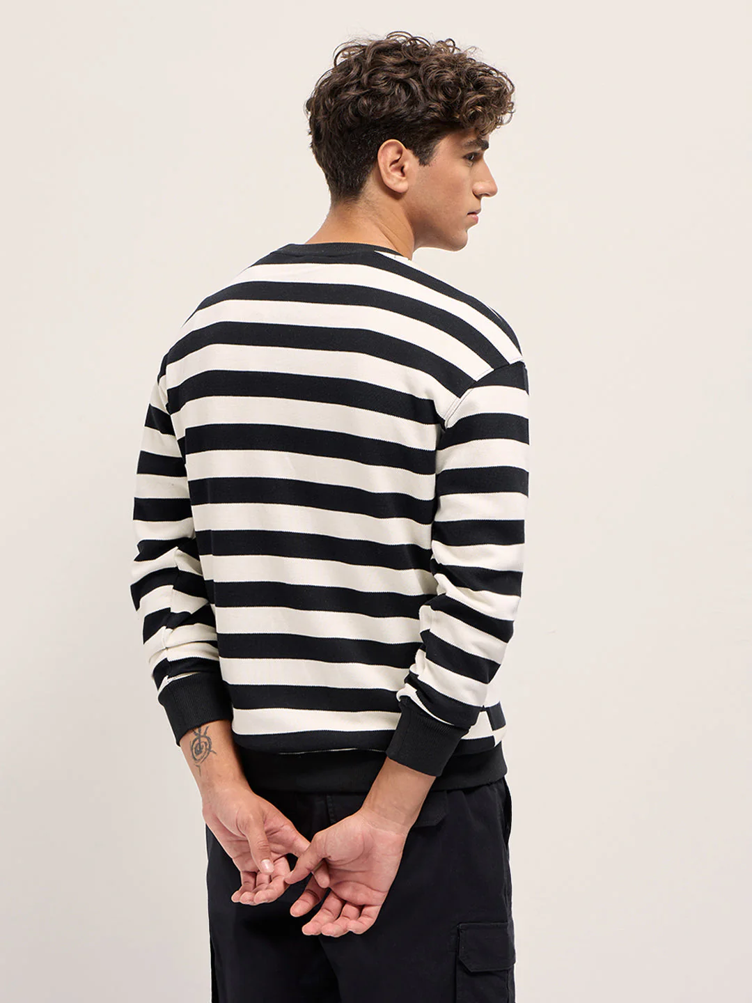 Men Black and White Flat Knit Striped Crew Neck T-Shirt - Image 2