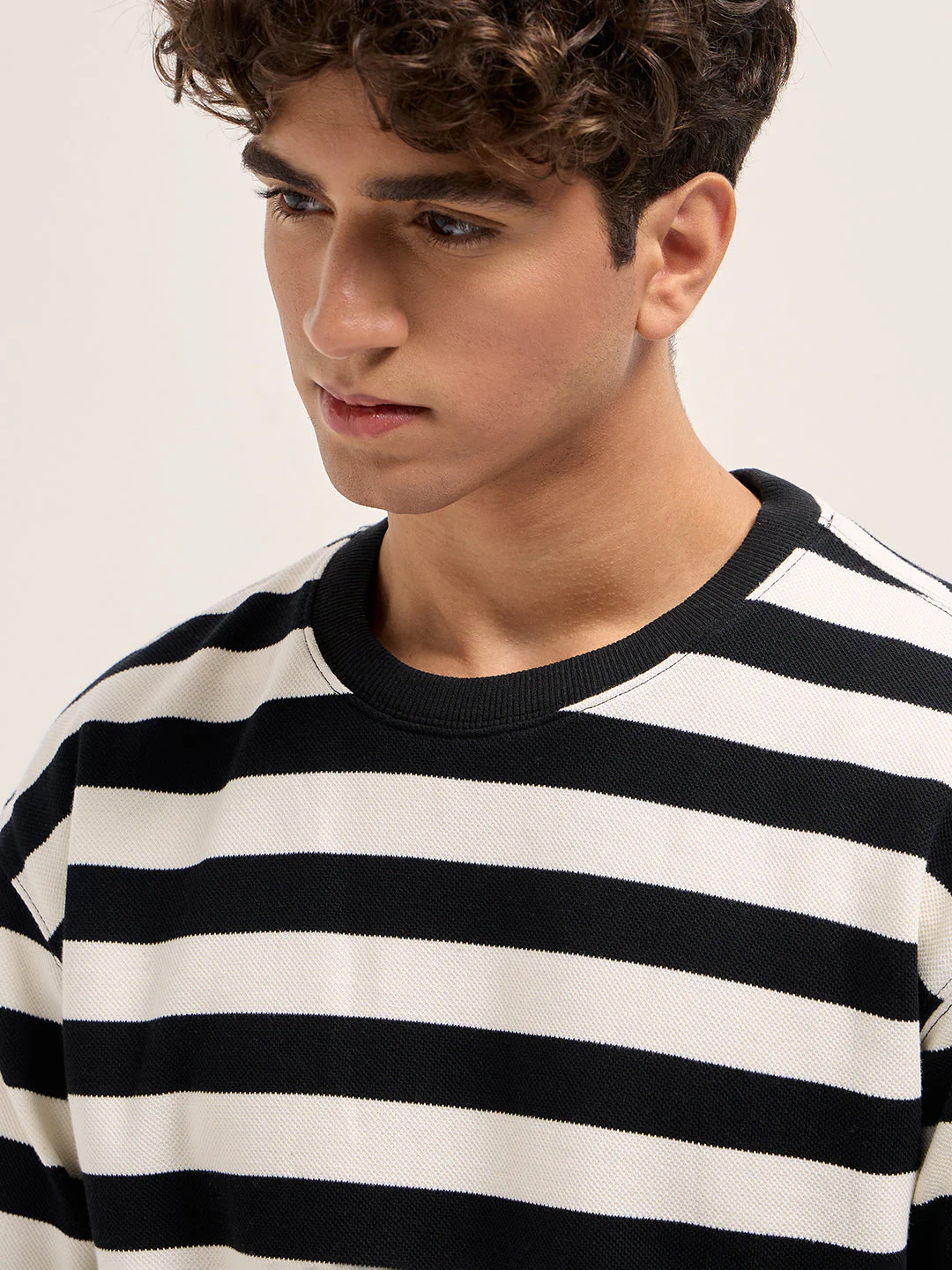 Men Black and White Flat Knit Striped Crew Neck T-Shirt - Image 5