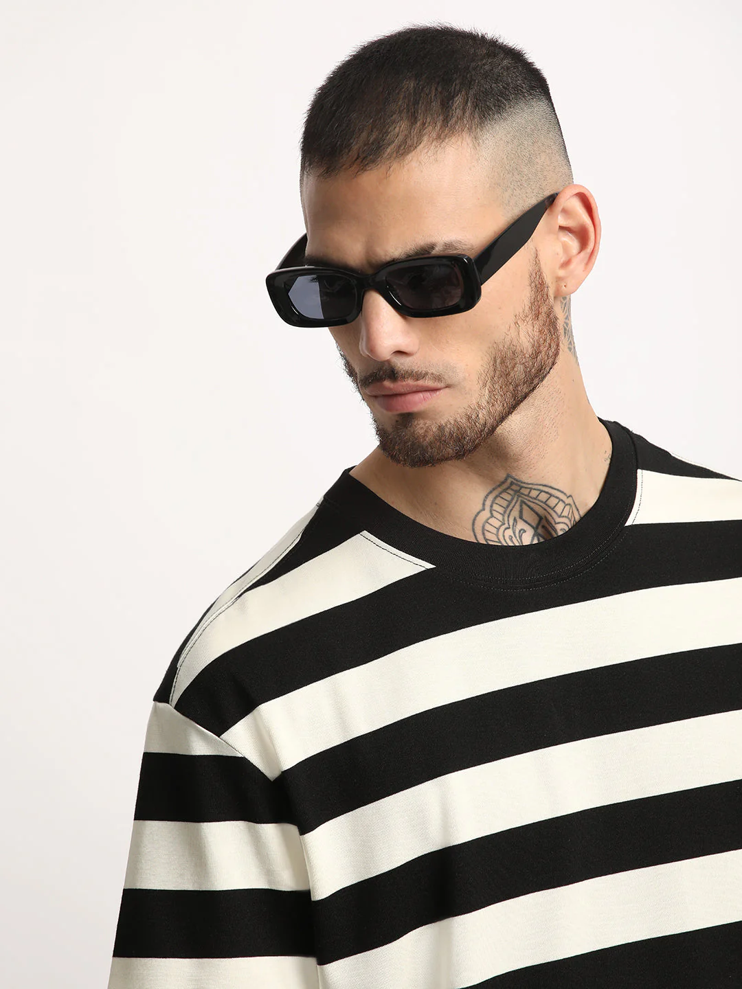 Men Black and White Stripe Round Neck T-shirt