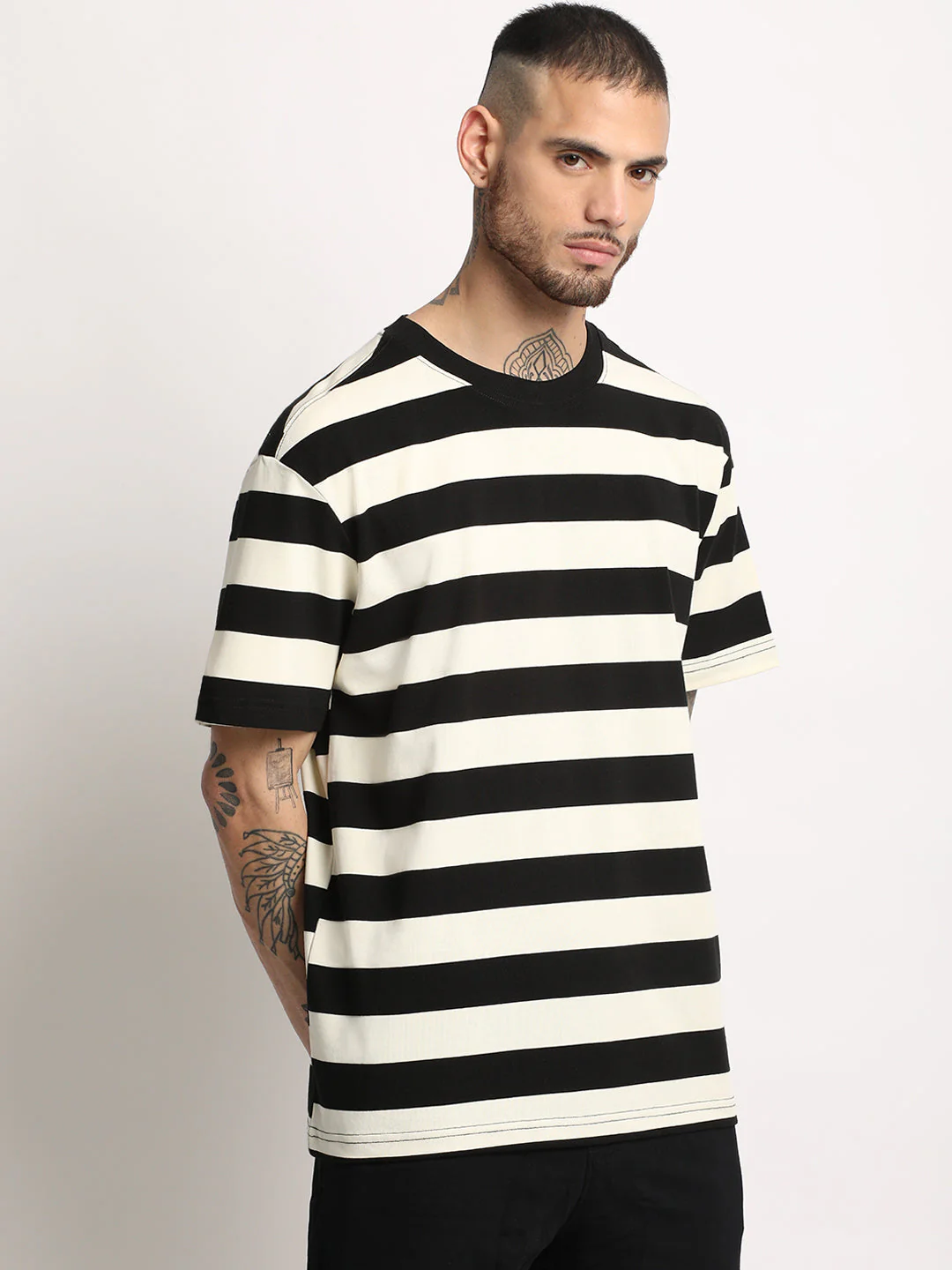 Men Black and White Stripe Round Neck T-shirt - Image 3