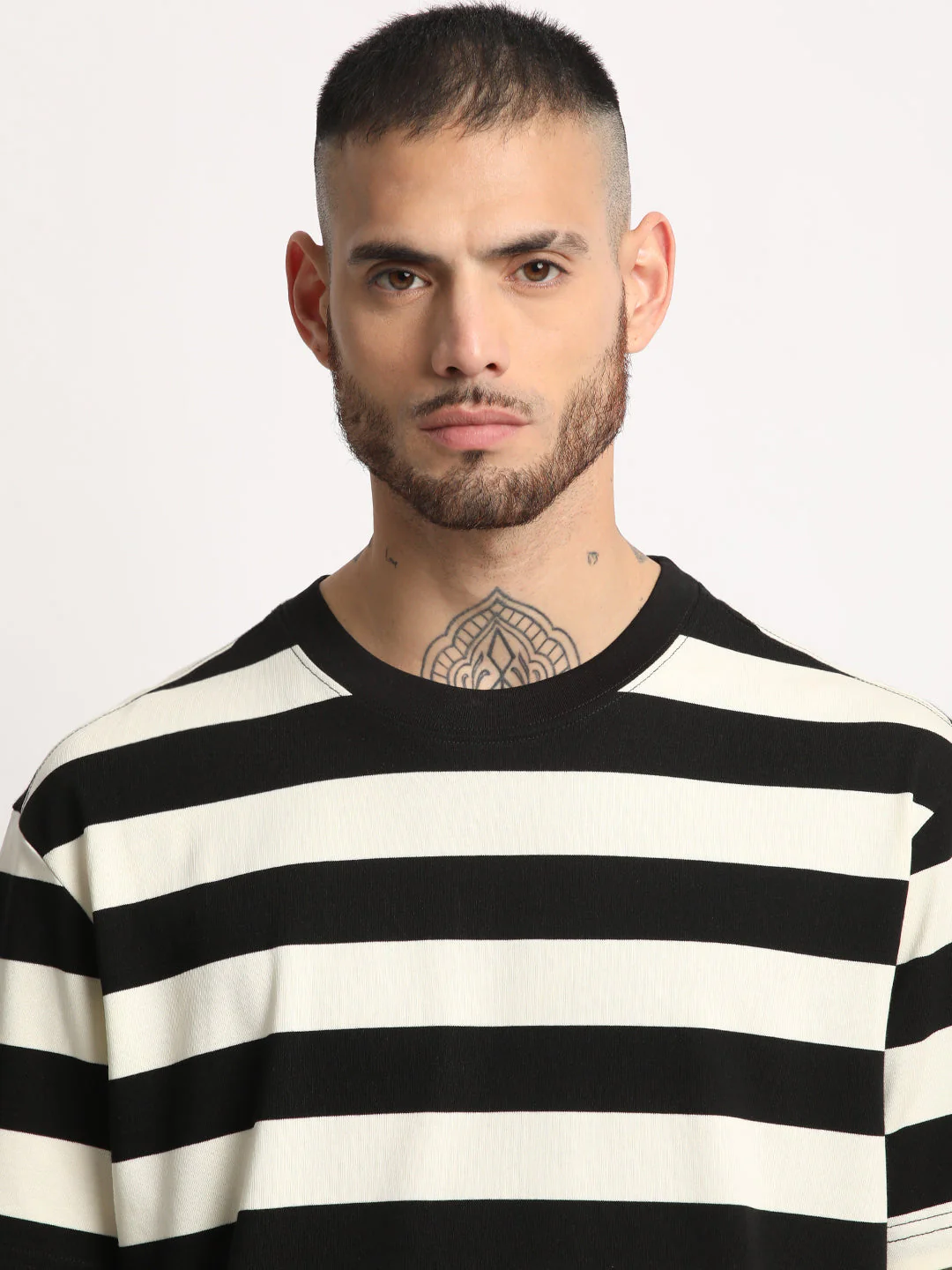 Men Black and White Stripe Round Neck T-shirt - Image 6
