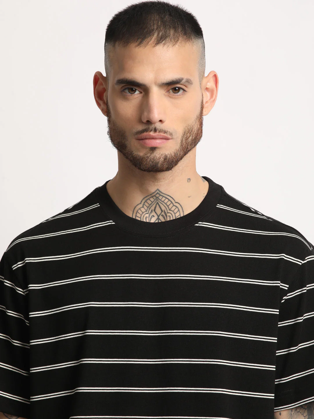 Men  Black and White Stripe Round Neck T-shirt - Image 6