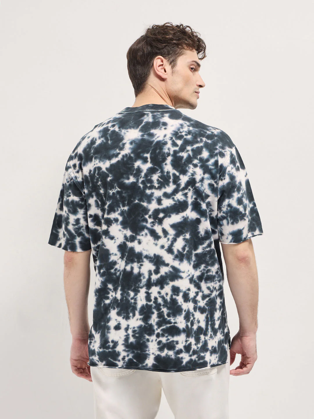 Men Black Tie-Dye Oversized Crew Neck T-shirt - Image 2