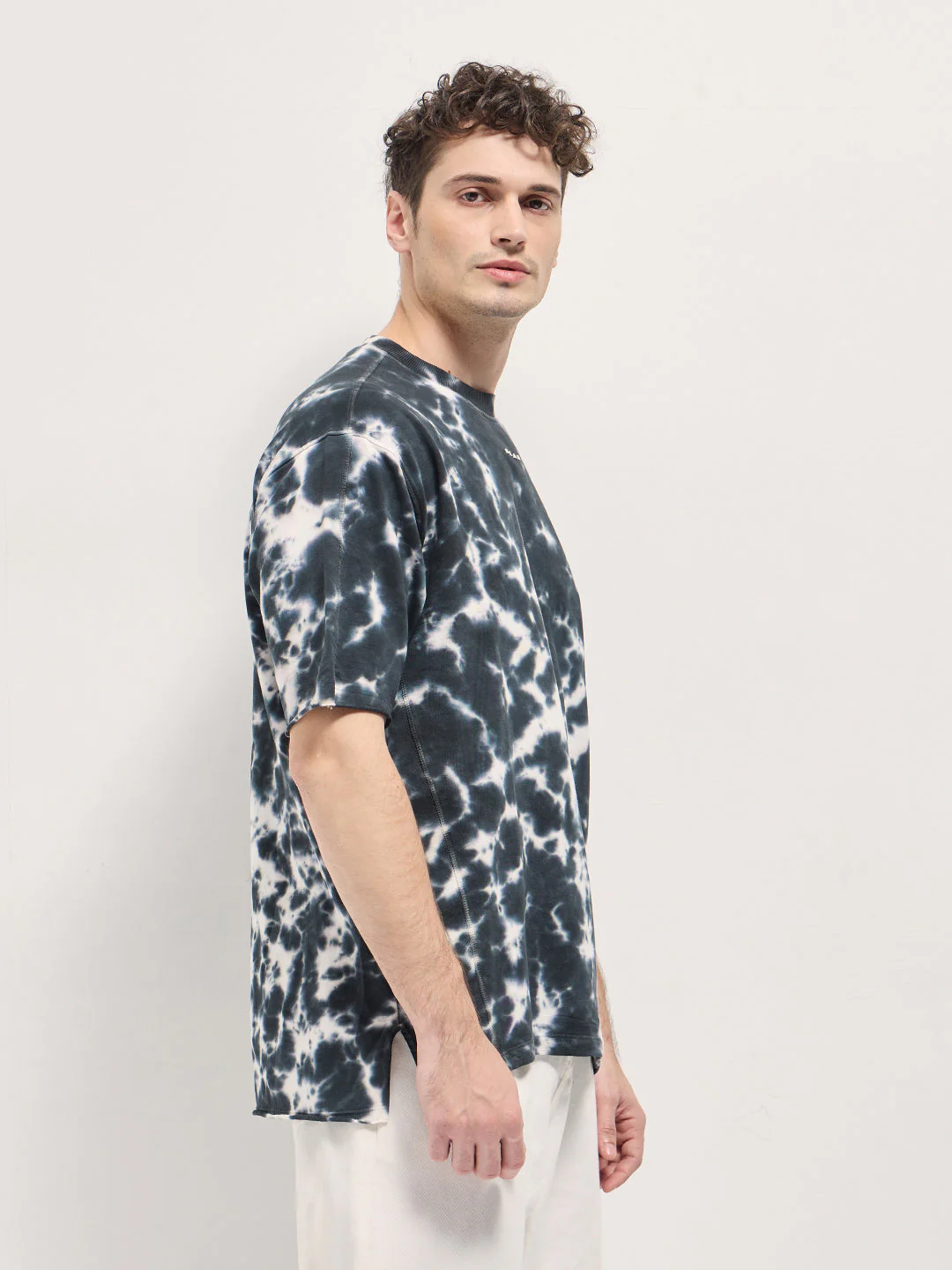 Men Black Tie-Dye Oversized Crew Neck T-shirt - Image 3