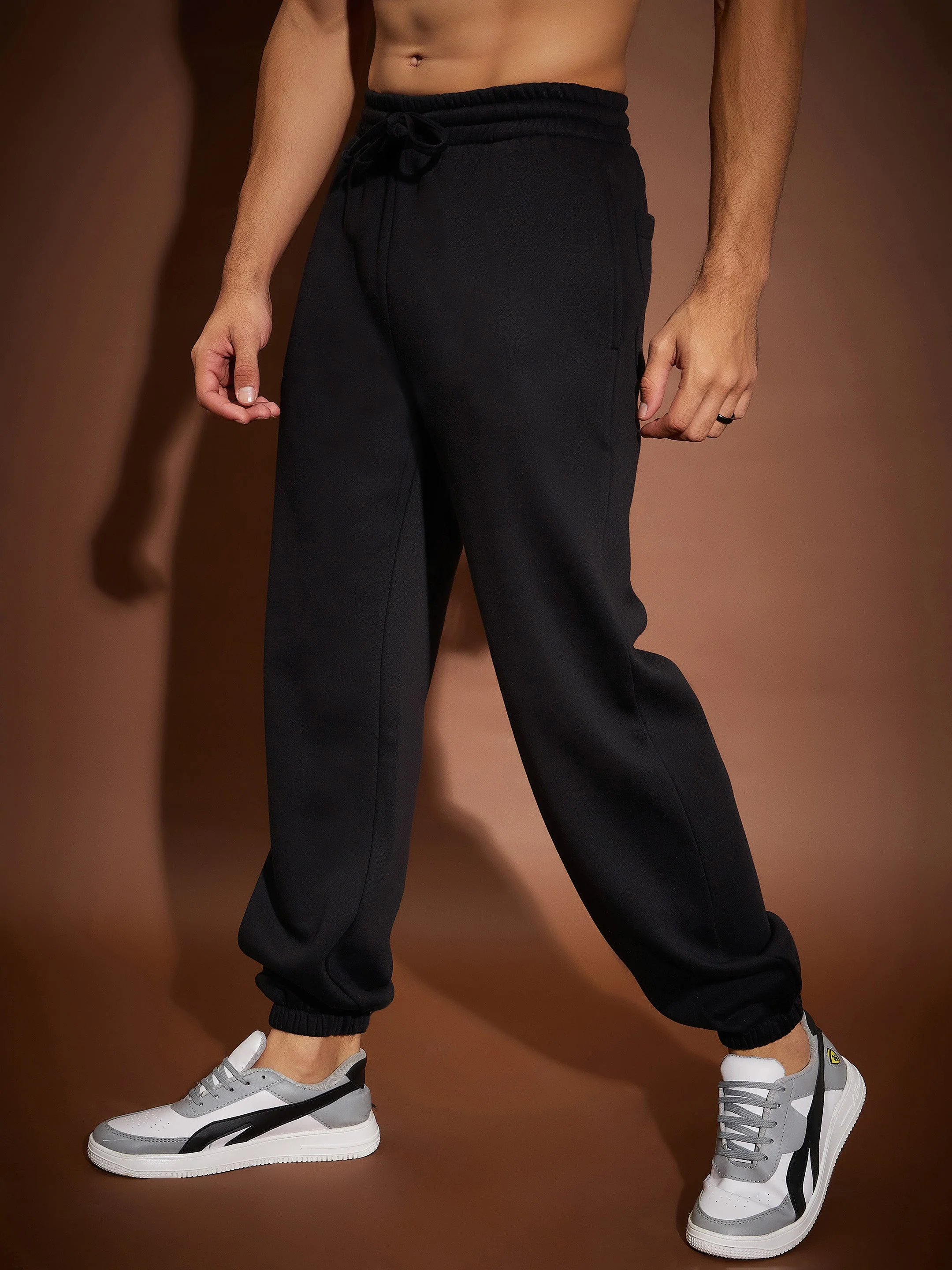 Men Black BASIC Oversized Joggers - Image 5