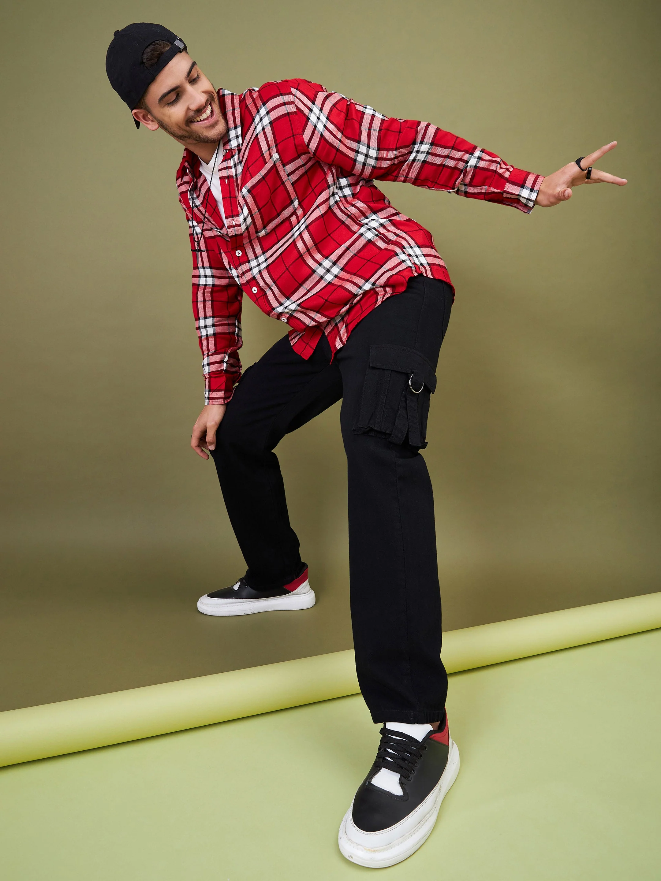 Men Black Box Pocket Relax Fit Jeans - Image 6