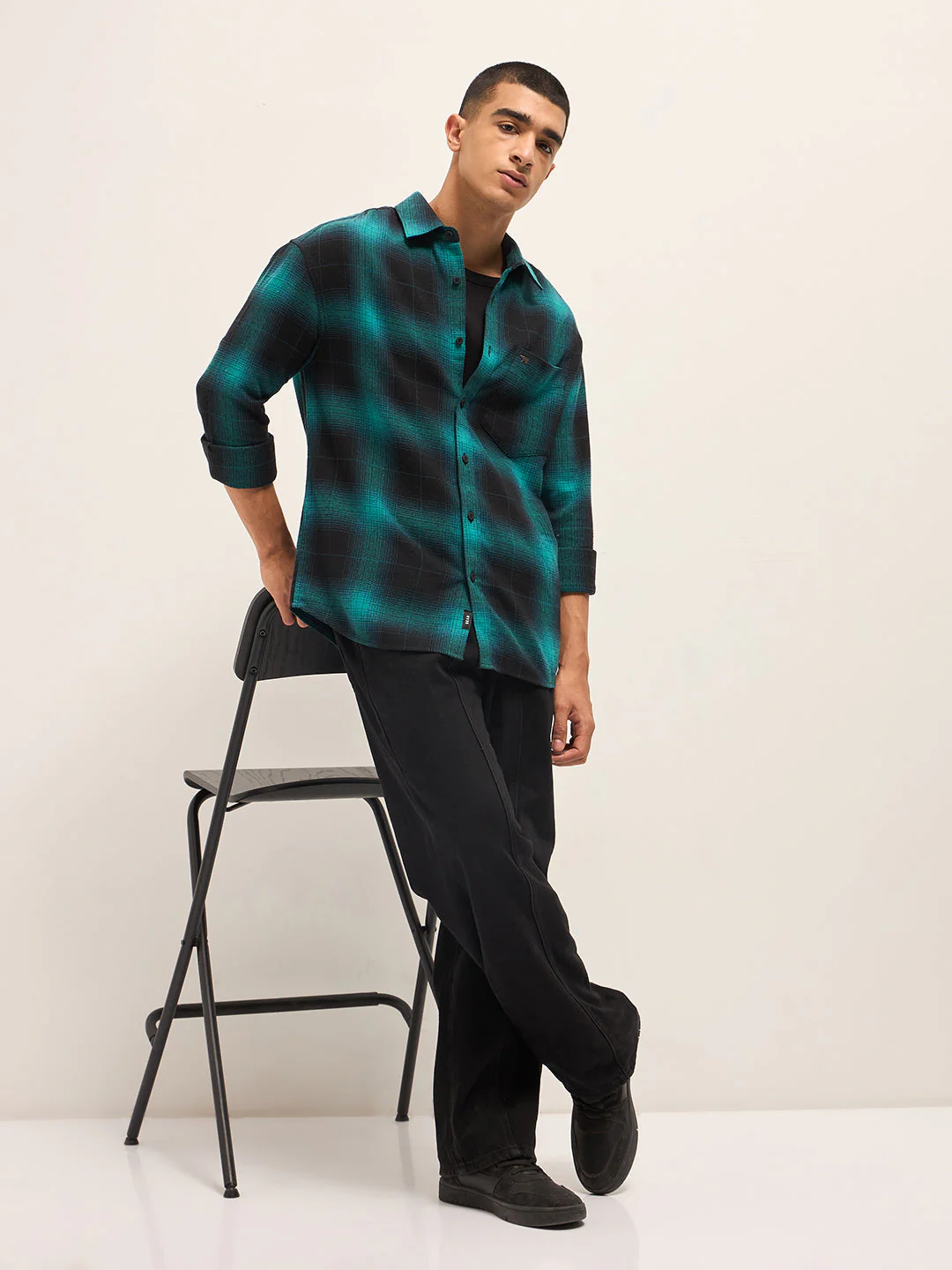 Men Black Casual Shirt - Image 4