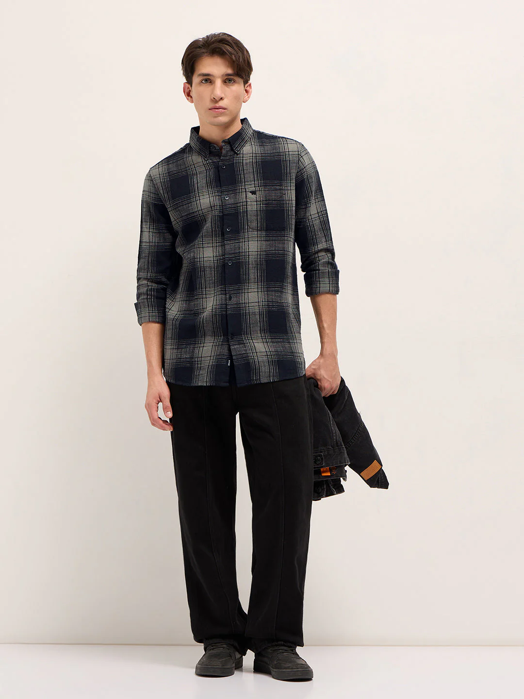 Men Black Casual Shirt - Image 4