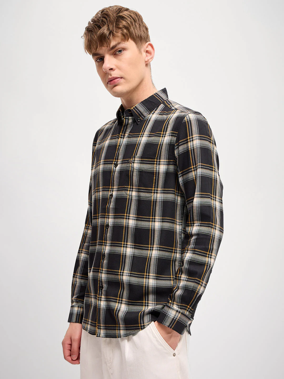 Men Black Checked Slim Fit Casual Shirt - Image 3