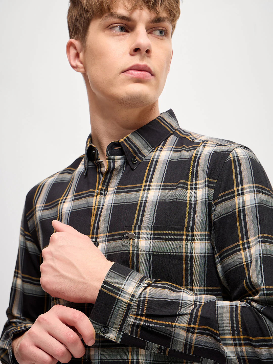 Men Black Checked Slim Fit Casual Shirt - Image 5