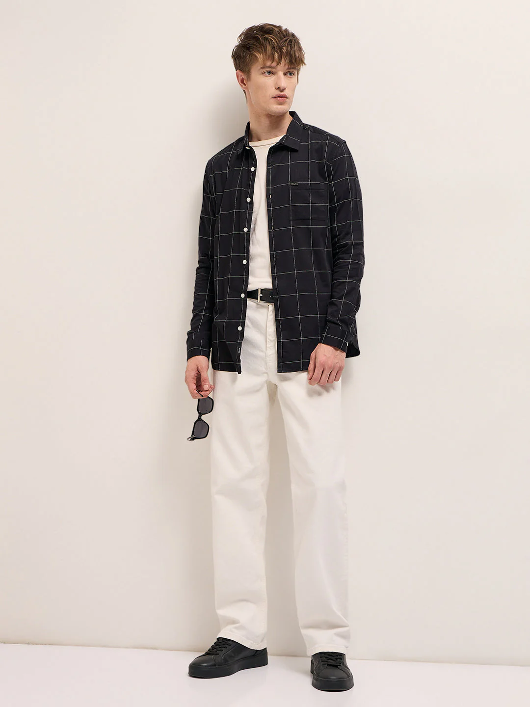Men Black Checked Slim Fit Casual Shirt - Image 4
