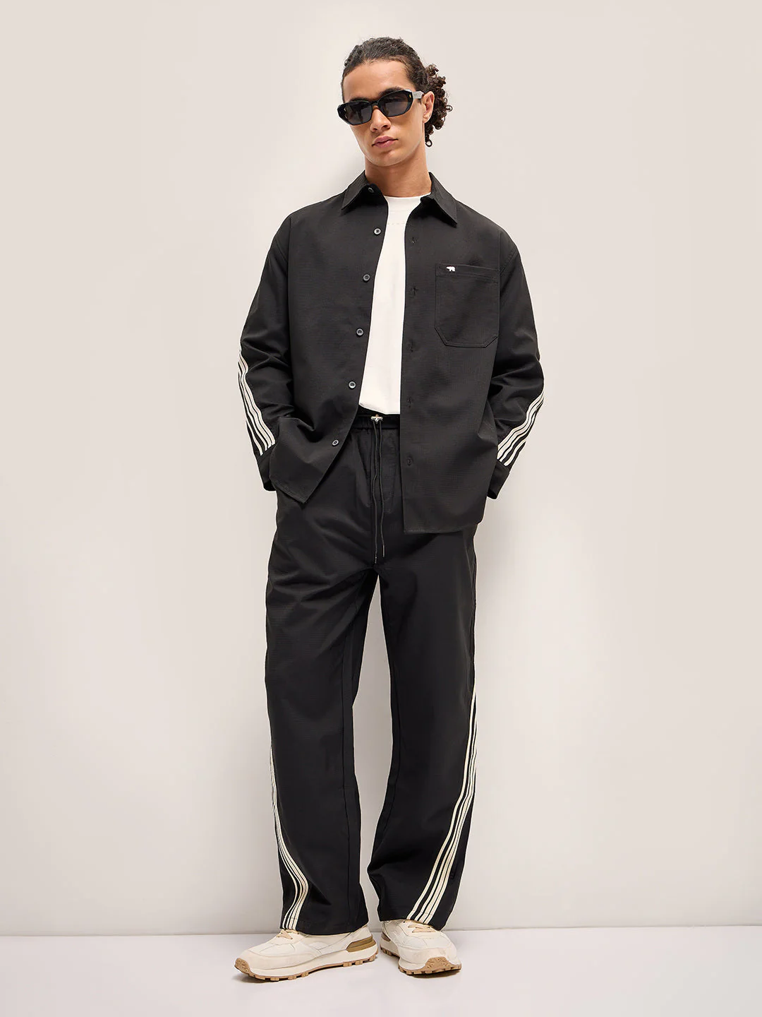 Men Black Checked Straight Fit Mid-Rise Casual Pant - Image 4