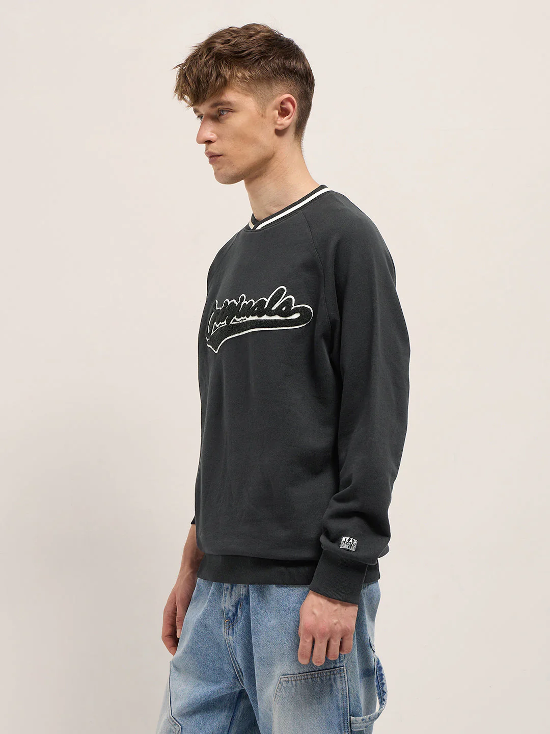 Men Black Chenille Patch Design Relax Fit Crew Neck Sweatshirt - Image 3