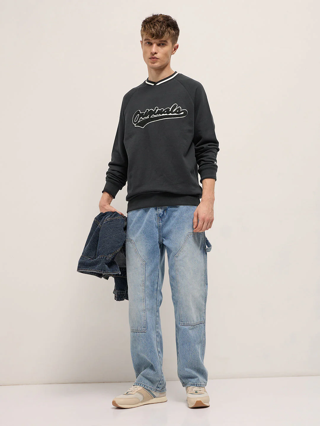 Men Black Chenille Patch Design Relax Fit Crew Neck Sweatshirt - Image 4