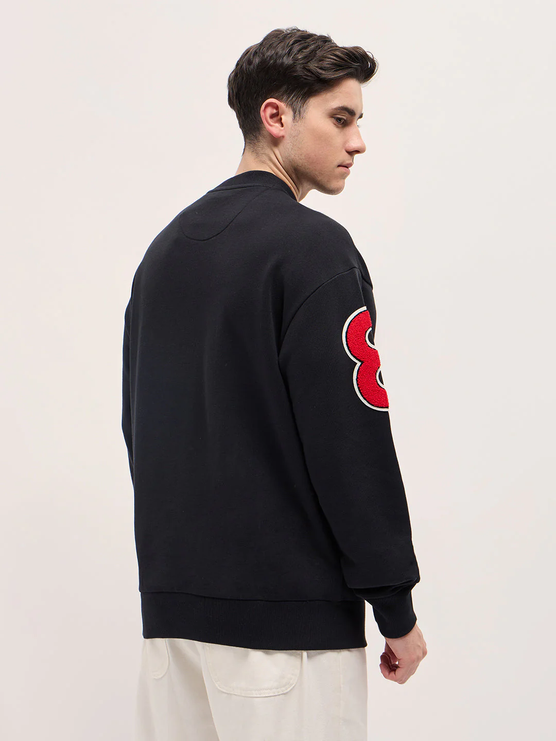 Men Black Chenille Patch Design Relax Fit Crew Neck Sweatshirt - Image 2