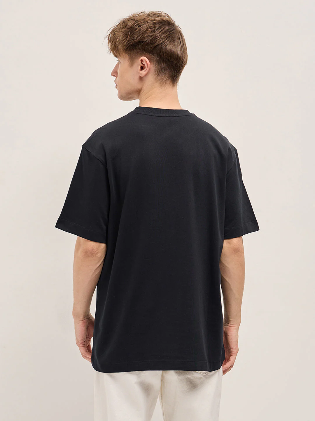 Men Black Circular Text Design Oversize Crew Neck T-shirt - Image 2