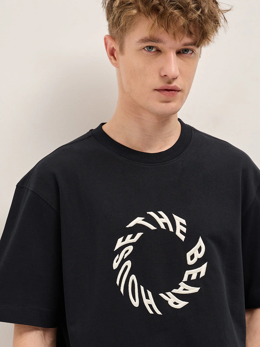 Men Black Circular Text Design Oversize Crew Neck T-shirt - Image 5