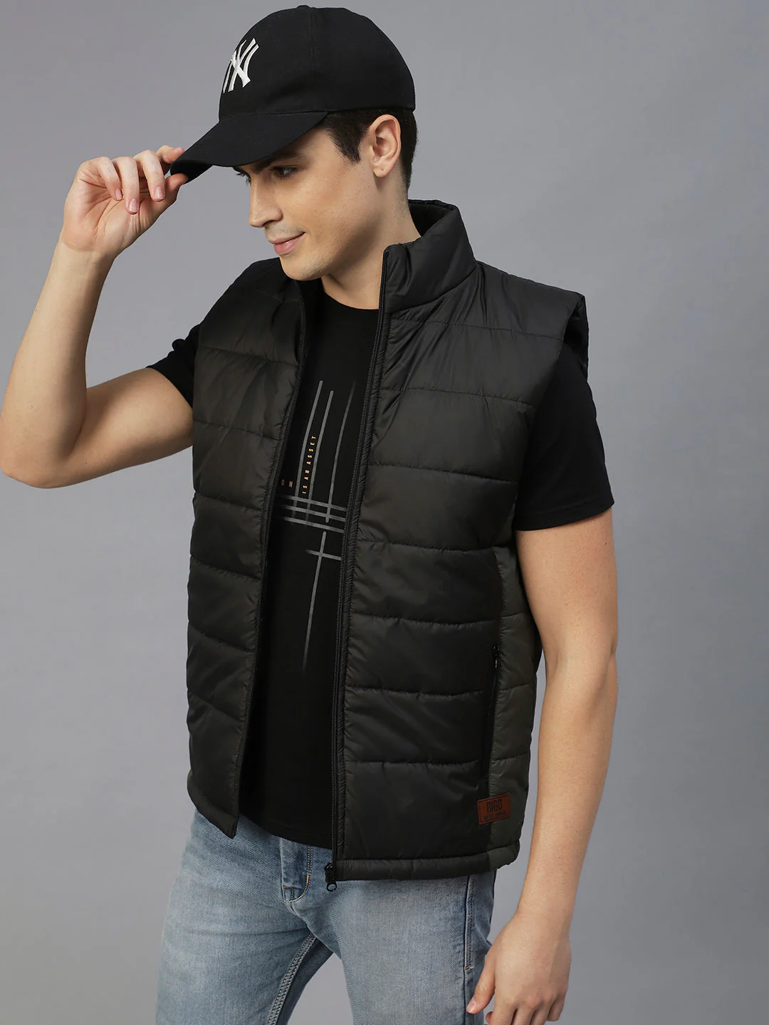 Men Black Colorblock Sleeveless Puffer Jacket - Image 2
