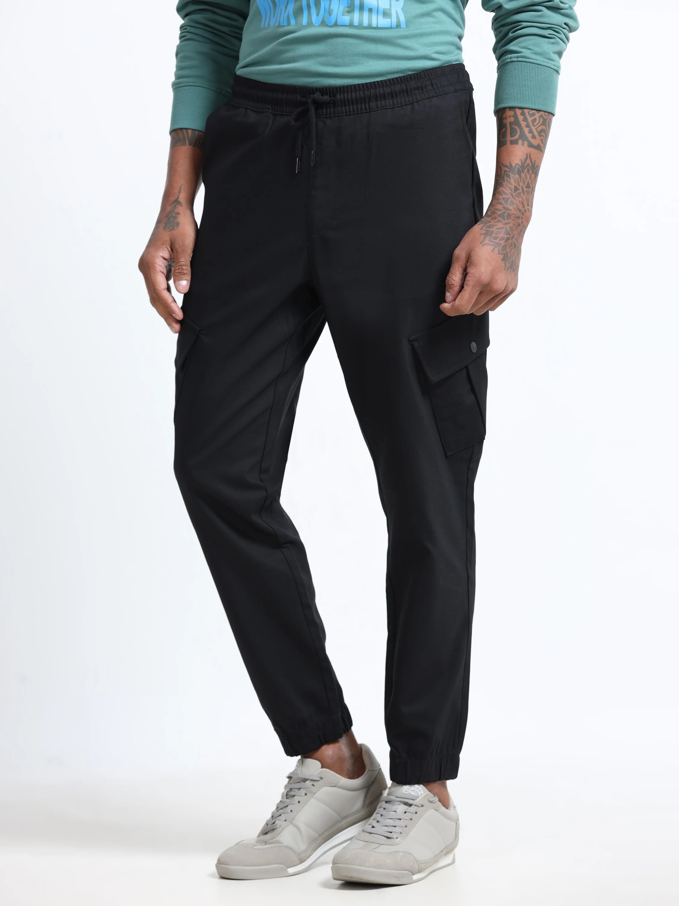 Men Black Cotton Blend Cargo Jogger Pants - Image 2