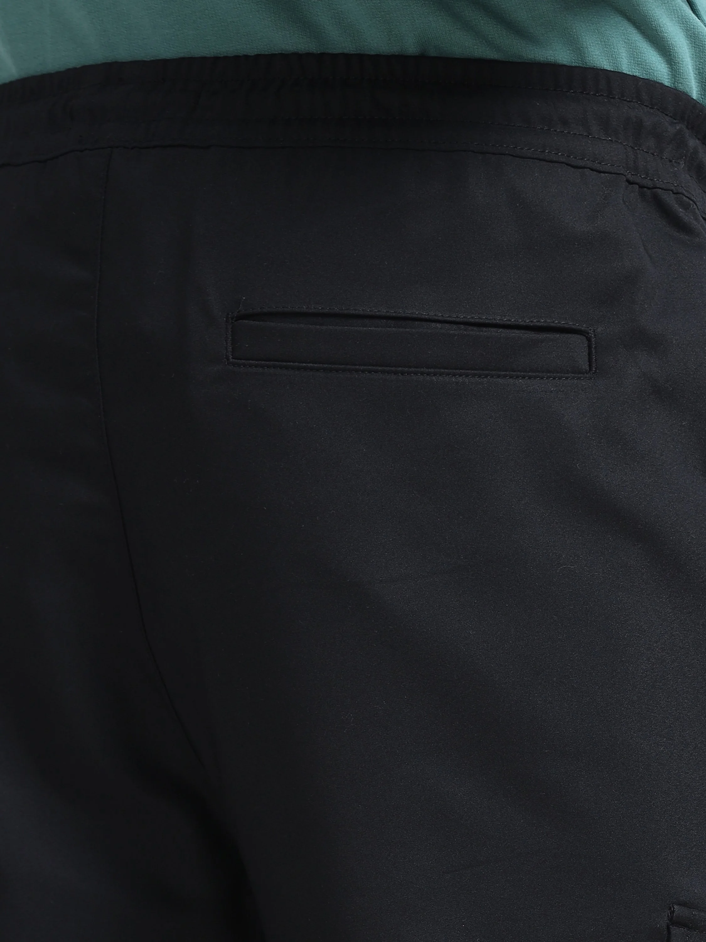Men Black Cotton Blend Cargo Jogger Pants - Image 4