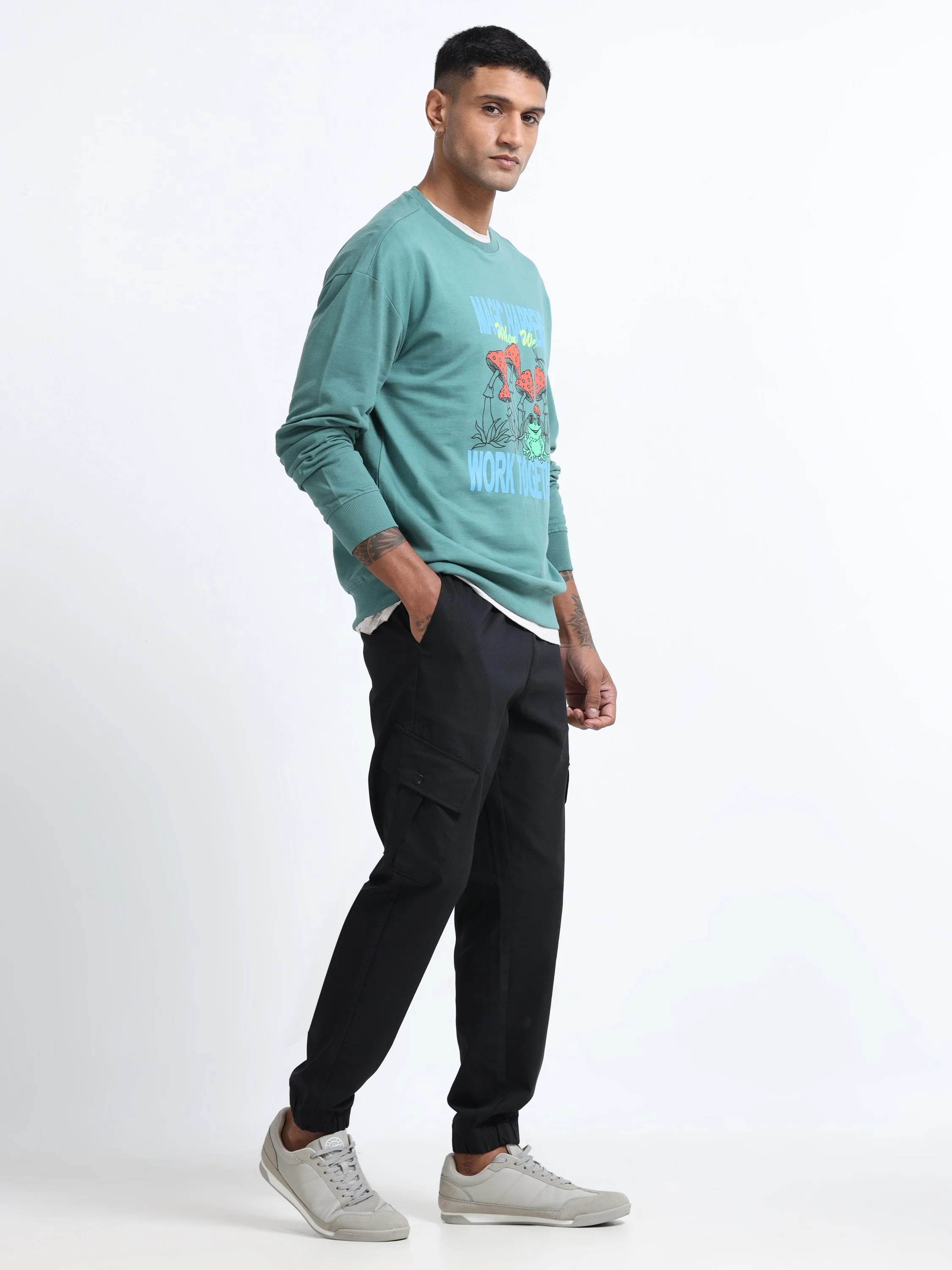 Men Black Cotton Blend Cargo Jogger Pants - Image 6