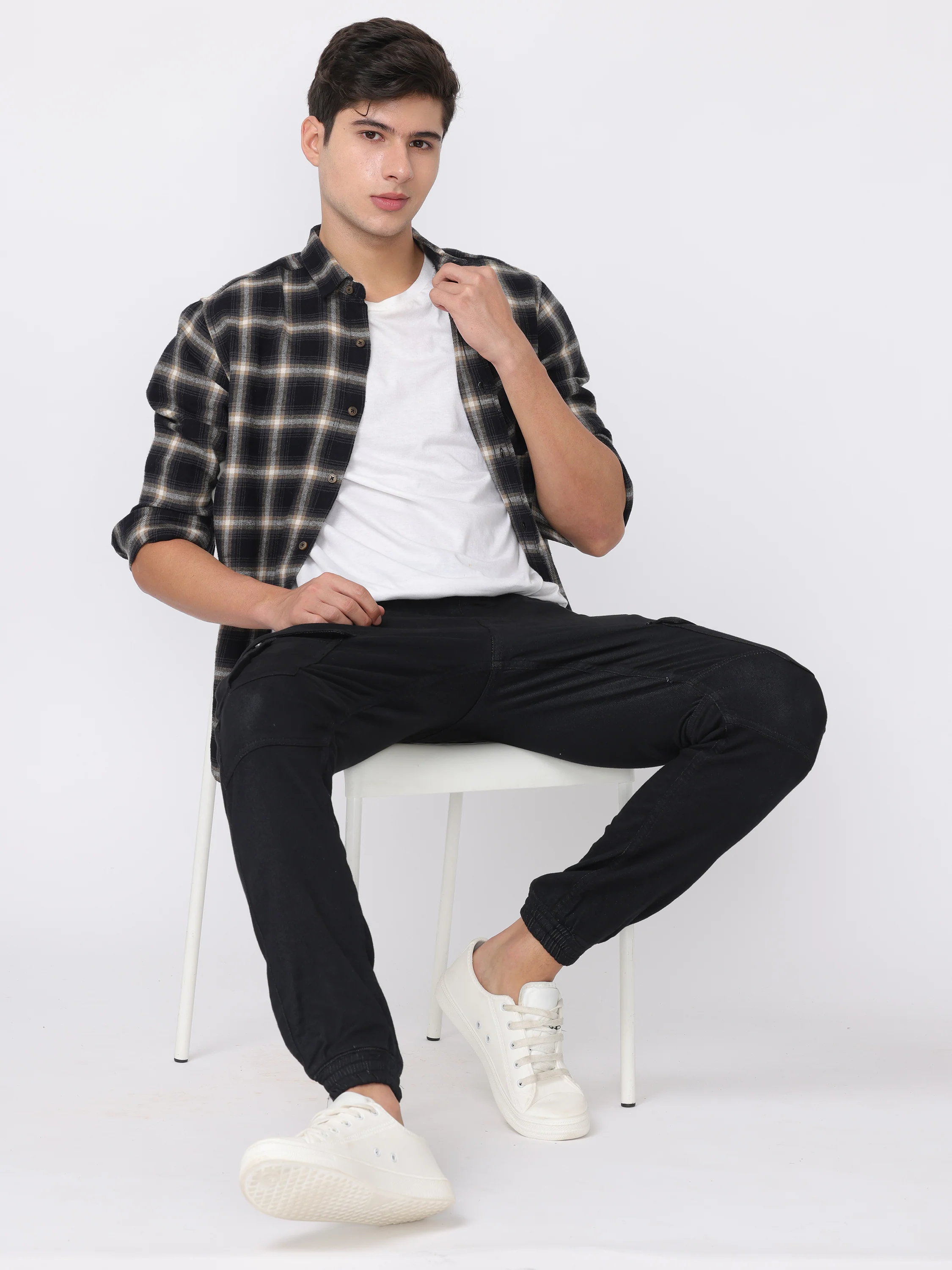 Men Black Comfort Fit Stretchable Joggers - Image 2