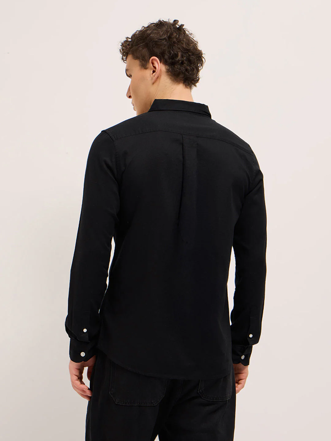Men Black Cotton Blend Solid Slim Fit Casual Shirt - Image 2
