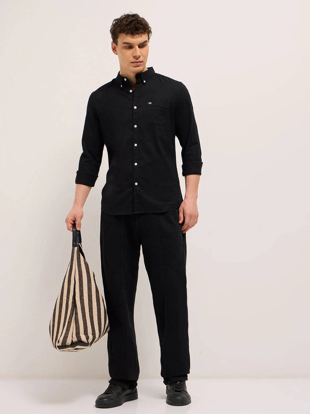 Men Black Cotton Blend Solid Slim Fit Casual Shirt - Image 4