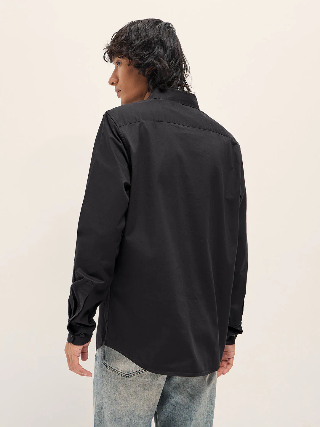 Men Black Cotton Blend Solid Slim Fit Casual Shirt - Image 2