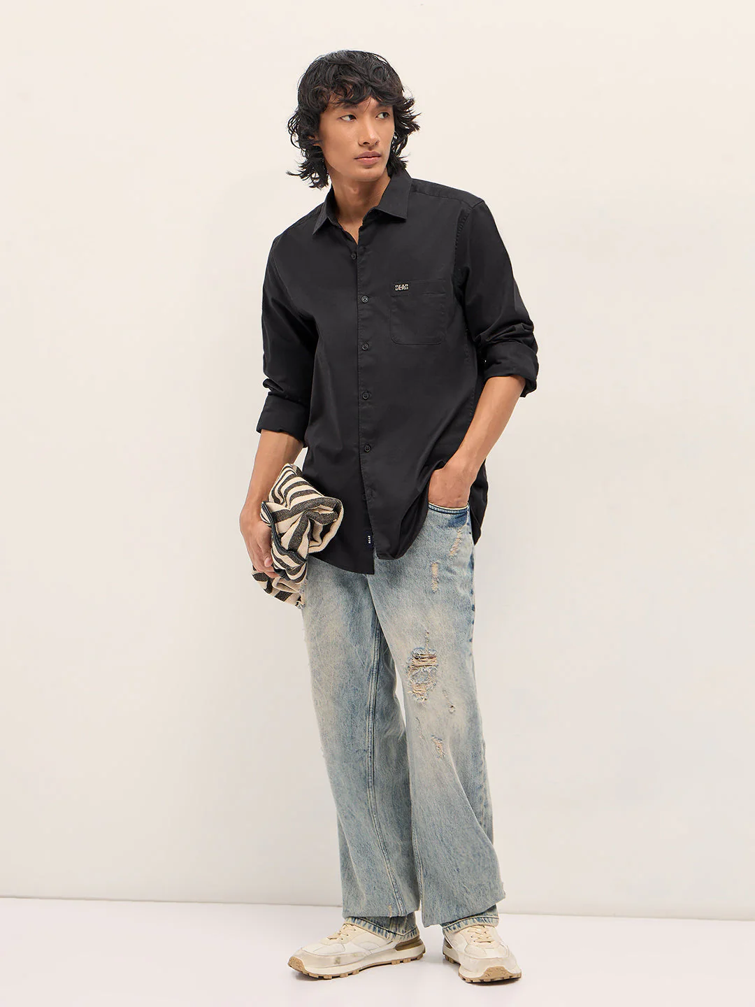 Men Black Cotton Blend Solid Slim Fit Casual Shirt - Image 4