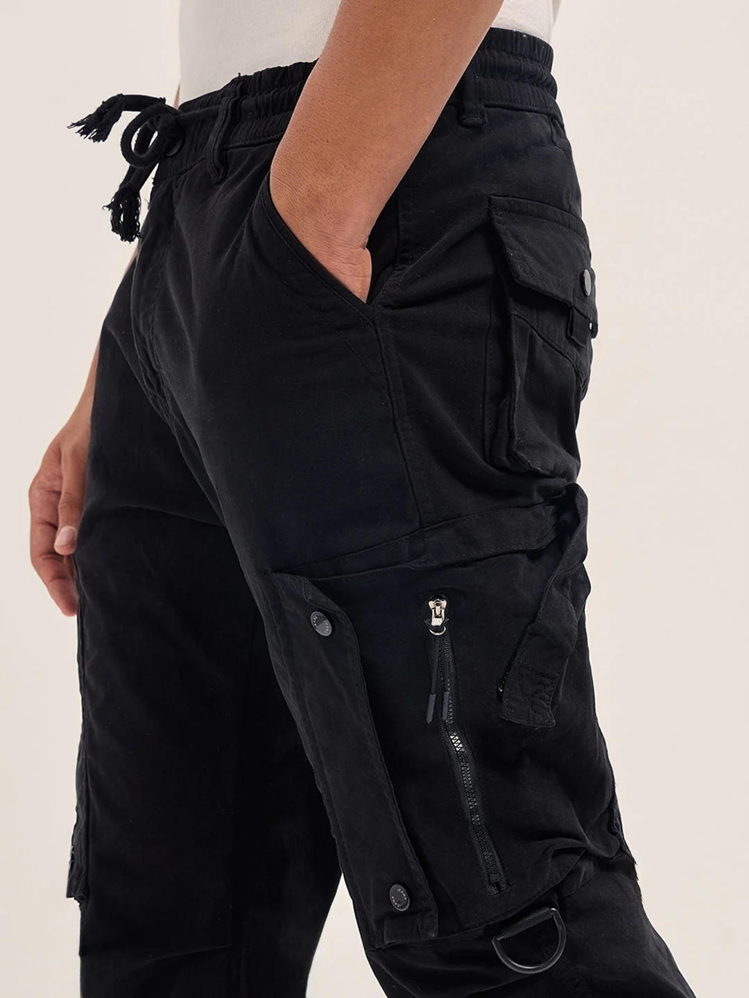 Men Black Cotton Relaxed Fit Cargo Pants - Image 5