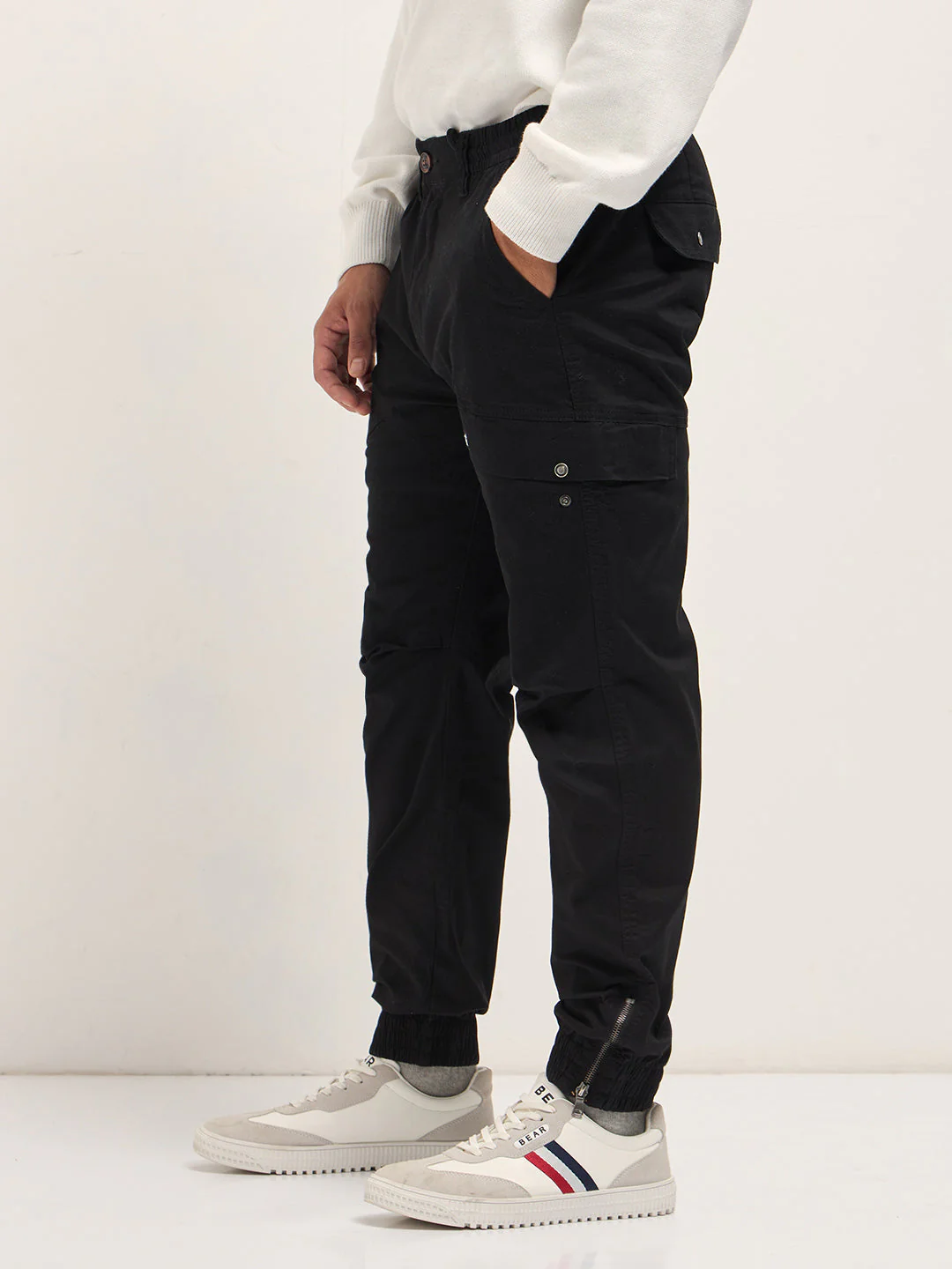 Men Black Cotton Relaxed Fit Cargo Pants - Image 3